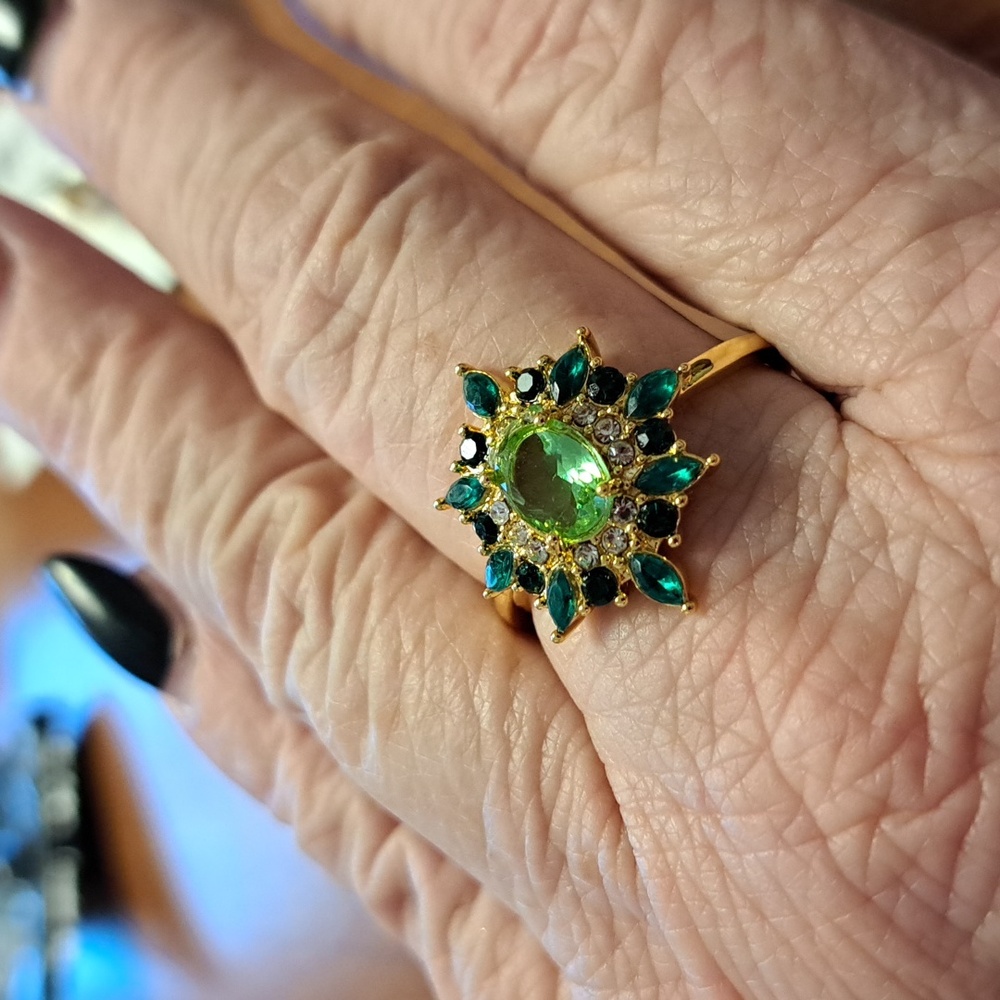 FLASH SALE Elegant Gold and Green Gemstone Ring 12/ BUNDLE ONLY - Picture 3 of 3